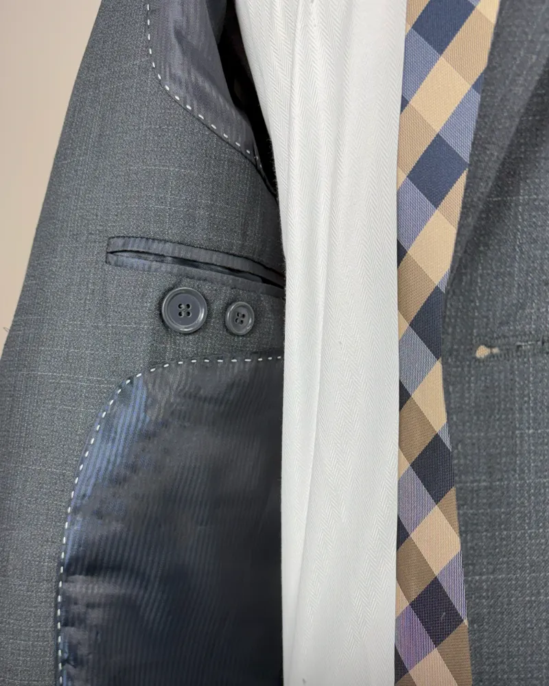 Terno Slim Chumbo Detalhado Encerado fio indiano premium – detalhe